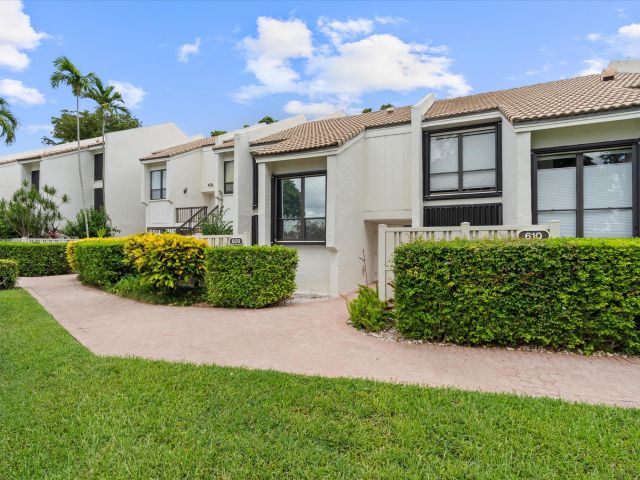 Дом в аренду по адресу 609 Bridgewood Drive - фото 6252098