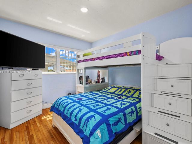 Продажа дома по адресу 8631 SW 16th Ter - фото 6232475