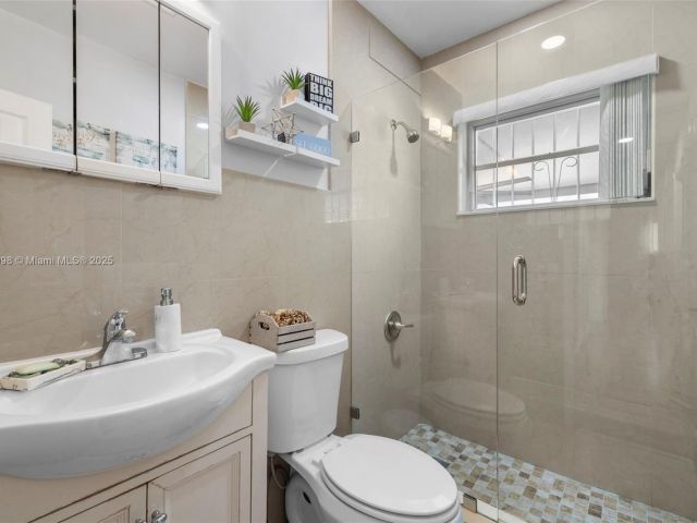 Продажа дома по адресу 8631 SW 16th Ter - фото 6232477