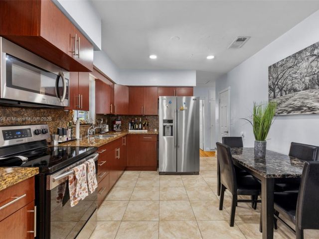 Продажа дома по адресу 8631 SW 16th Ter - фото 6232480