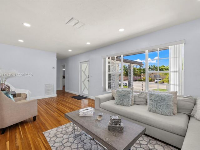 Продажа дома по адресу 8631 SW 16th Ter - фото 6232485