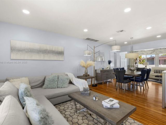 Продажа дома по адресу 8631 SW 16th Ter - фото 6232487