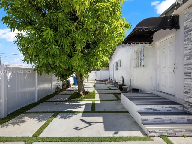 Продажа дома по адресу 8631 SW 16th Ter - фото 6232489