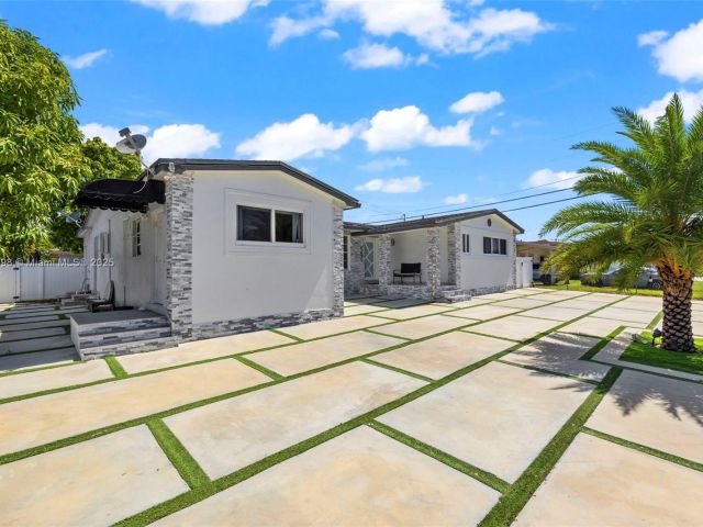 Продажа дома по адресу 8631 SW 16th Ter - фото 6232492