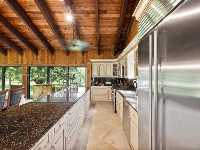 Продажа дома по адресу 14025 SW 208th St - фото 6264638