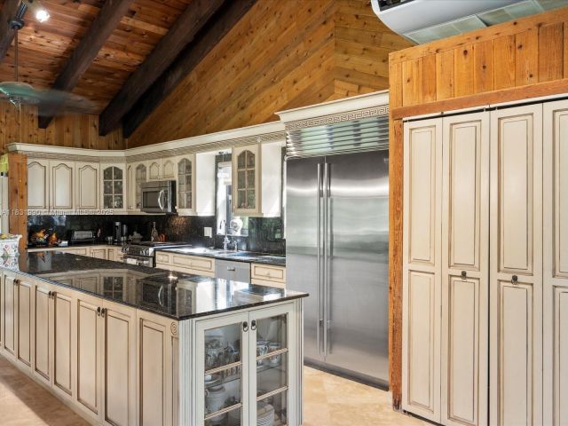 Продажа дома по адресу 14025 SW 208th St - фото 6264640