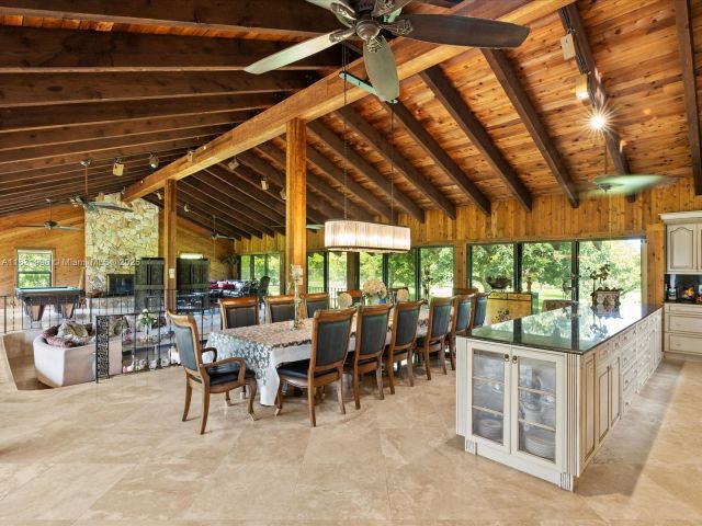 Продажа дома по адресу 14025 SW 208th St - фото 6264644