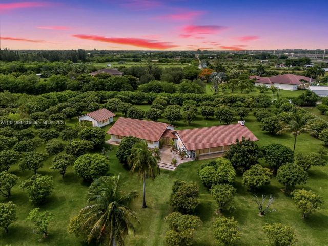 Продажа дома по адресу 14025 SW 208th St - фото 6264648