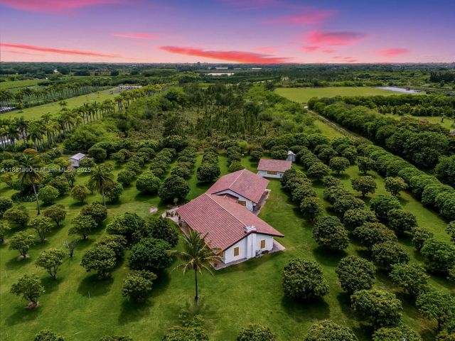 Продажа дома по адресу 14025 SW 208th St - фото 6264649