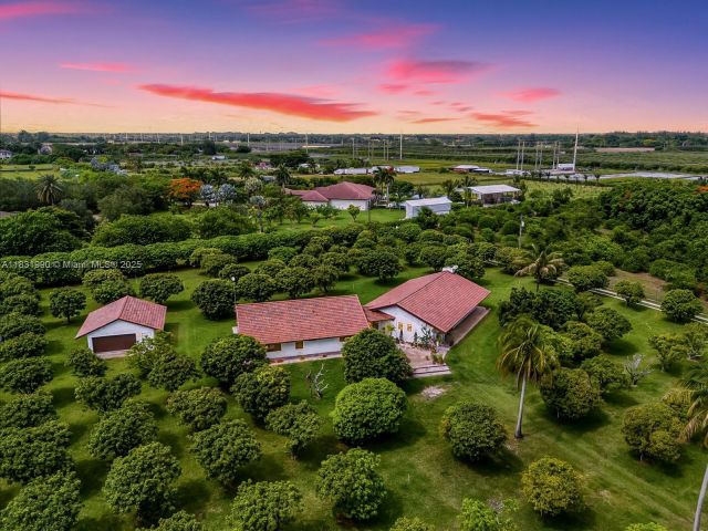 Продажа дома по адресу 14025 SW 208th St - фото 6264650