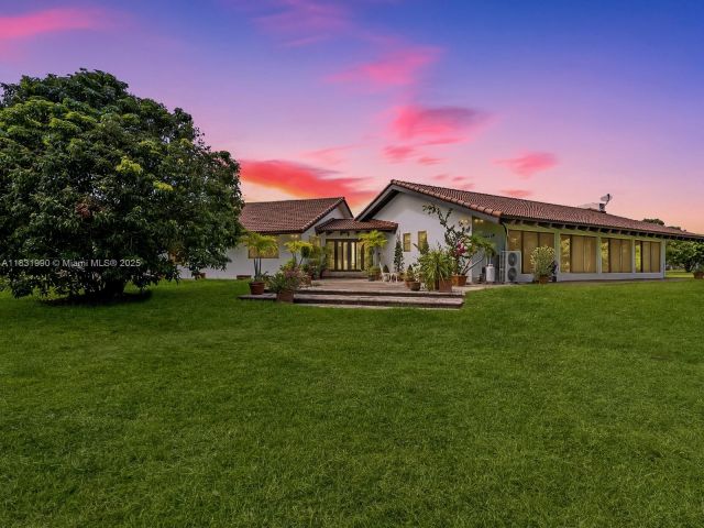 Продажа дома по адресу 14025 SW 208th St - фото 6264656