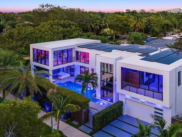 Продажа дома по адресу 1600 NE 6 St - фото 6237677