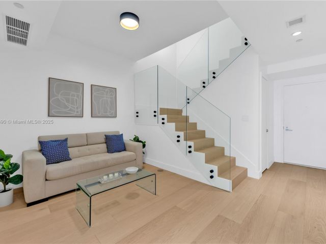 Продажа квартиры #4305 - фото 6236409