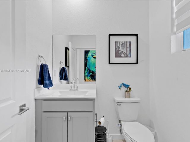 Продажа дома по адресу 814 SE 19th St 814 - фото 6235009