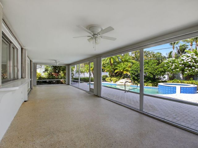 Продажа дома по адресу 1345 SW 9th Avenue - фото 6274501