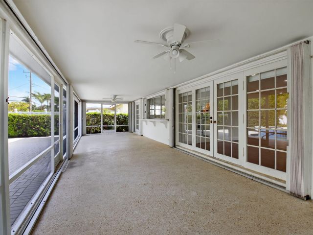 Продажа дома по адресу 1345 SW 9th Avenue - фото 6274502