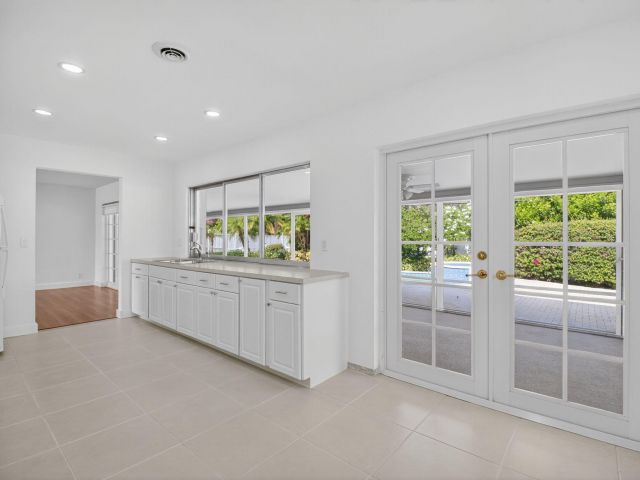 Продажа дома по адресу 1345 SW 9th Avenue - фото 6274507