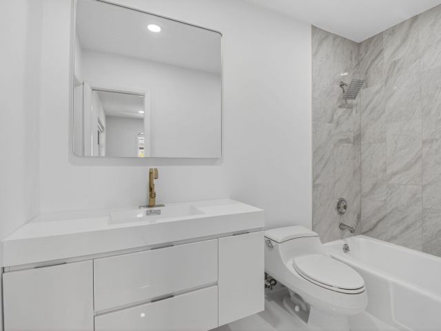 Продажа дома по адресу 1345 SW 9th Avenue - фото 6274511