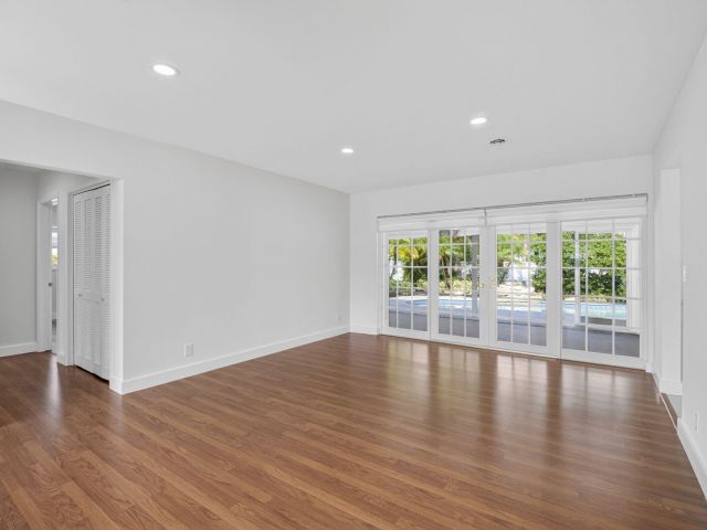 Продажа дома по адресу 1345 SW 9th Avenue - фото 6274512