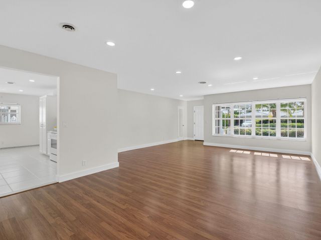 Продажа дома по адресу 1345 SW 9th Avenue - фото 6274514