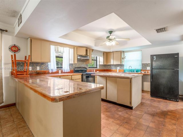 Продажа дома по адресу 576 Marshall Rd - фото 6255392