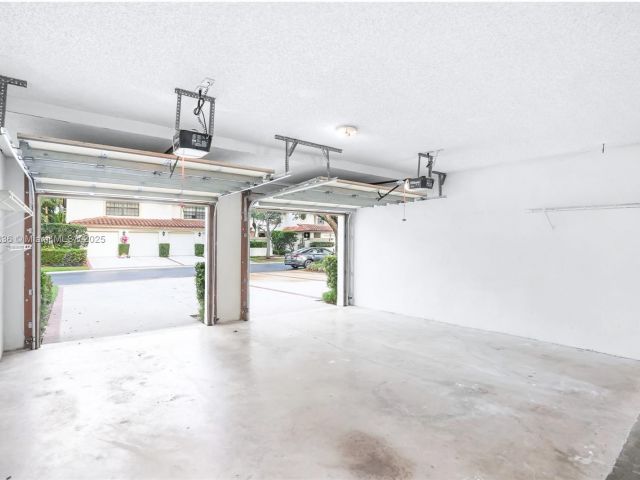 Продажа дома по адресу 7829 La Mirada Dr - фото 6234100