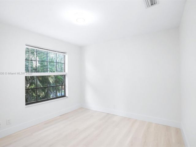 Продажа дома по адресу 7829 La Mirada Dr - фото 6234102