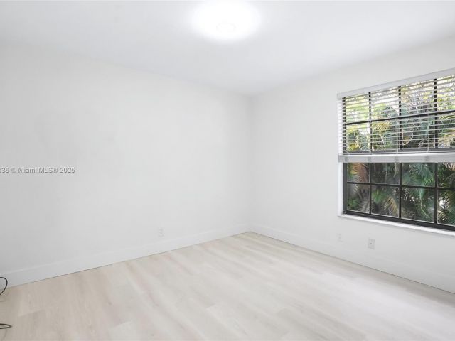 Продажа дома по адресу 7829 La Mirada Dr - фото 6234103