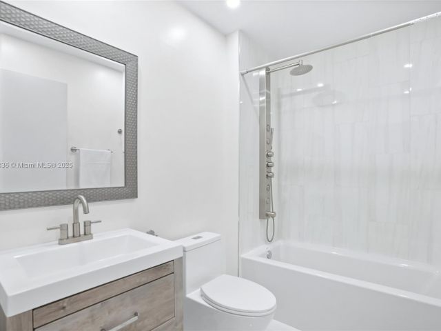 Продажа дома по адресу 7829 La Mirada Dr - фото 6234104