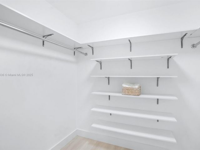 Продажа дома по адресу 7829 La Mirada Dr - фото 6234105