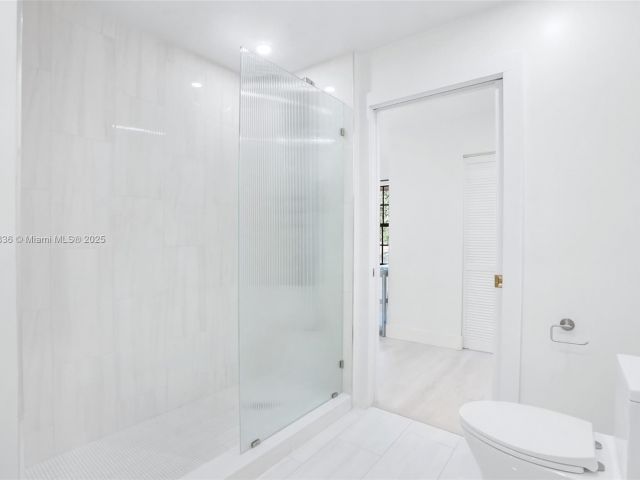 Продажа дома по адресу 7829 La Mirada Dr - фото 6234106