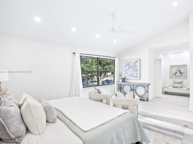 Продажа дома по адресу 7829 La Mirada Dr - фото 6234108