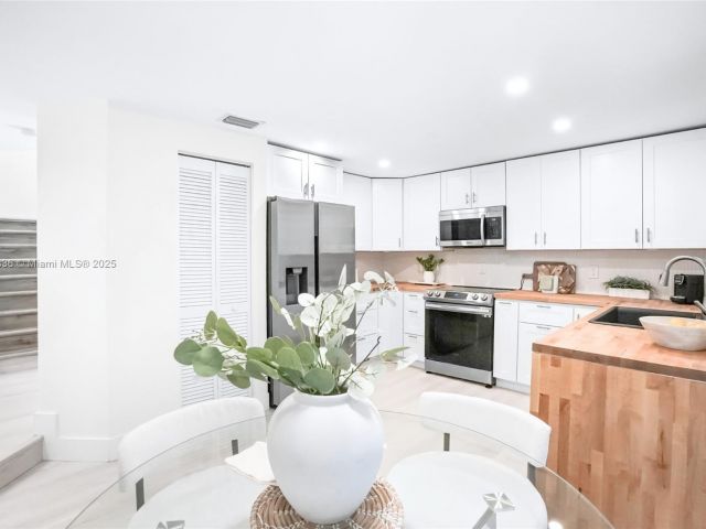 Продажа дома по адресу 7829 La Mirada Dr - фото 6234113