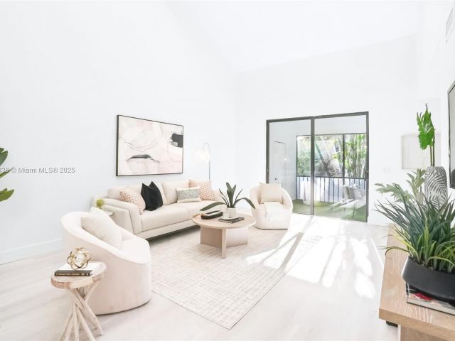 Продажа дома по адресу 7829 La Mirada Dr - фото 6234116