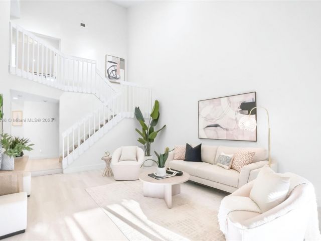 Продажа дома по адресу 7829 La Mirada Dr - фото 6234118