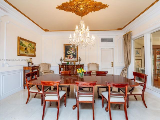 Продажа дома по адресу 4539 Pine Tree Dr - фото 6260241