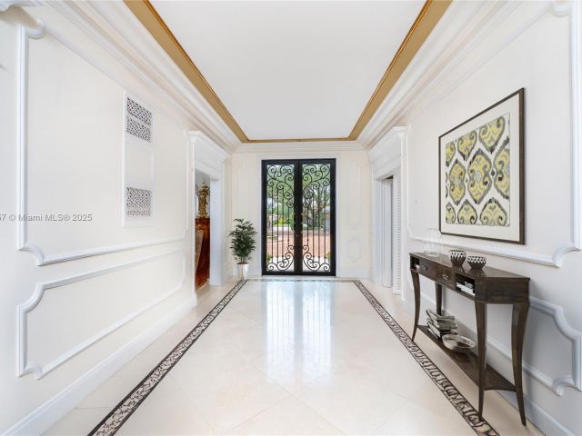 Продажа дома по адресу 4539 Pine Tree Dr - фото 6260242