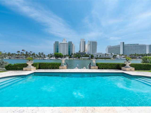 Продажа дома по адресу 4539 Pine Tree Dr - фото 6260244