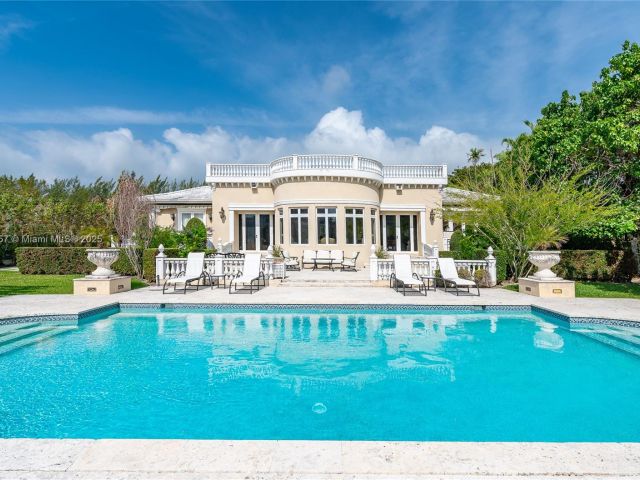 Продажа дома по адресу 4539 Pine Tree Dr - фото 6260245