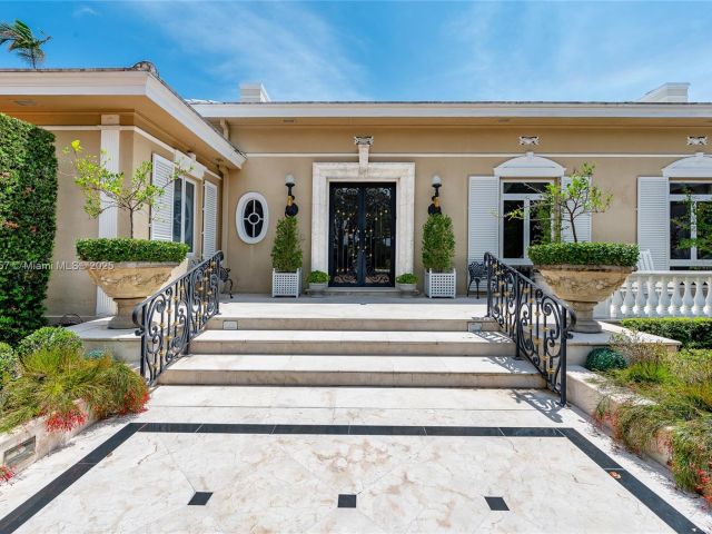 Продажа дома по адресу 4539 Pine Tree Dr - фото 6260248