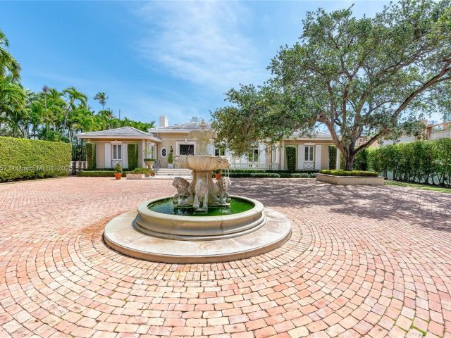 Продажа дома по адресу 4539 Pine Tree Dr - фото 6260249