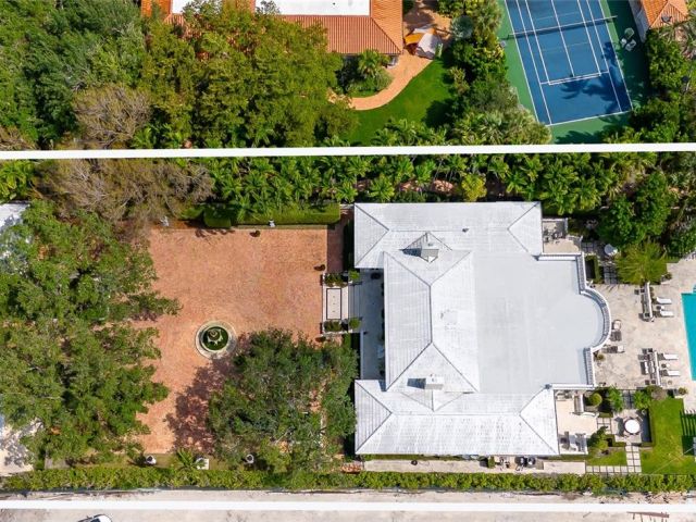 Продажа дома по адресу 4539 Pine Tree Dr - фото 6260250