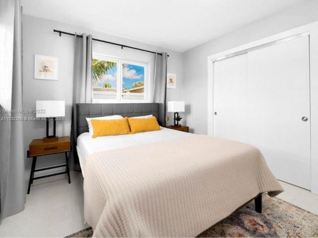 Продажа дома по адресу 2900 NW 9th Ave - фото 6235114