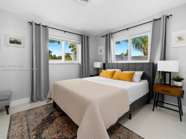 Продажа дома по адресу 2900 NW 9th Ave - фото 6235115