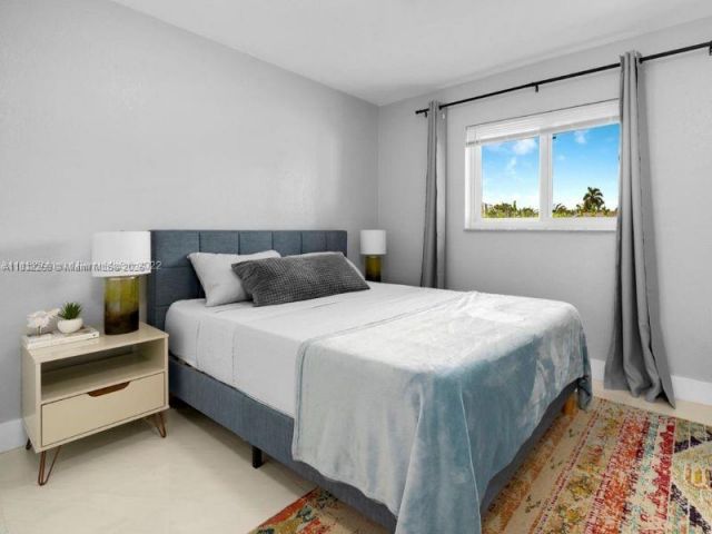 Продажа дома по адресу 2900 NW 9th Ave - фото 6235119