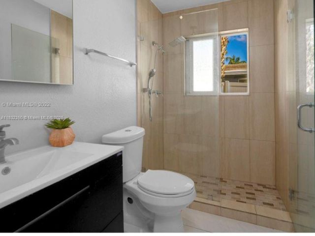 Продажа дома по адресу 2900 NW 9th Ave - фото 6235120