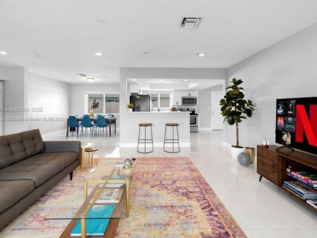 Продажа дома по адресу 2900 NW 9th Ave - фото 6235130