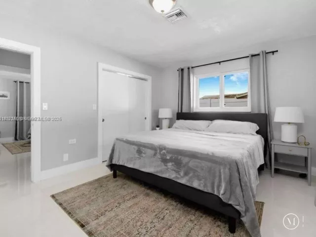Продажа дома по адресу 2900 NW 9th Ave - фото 6235116