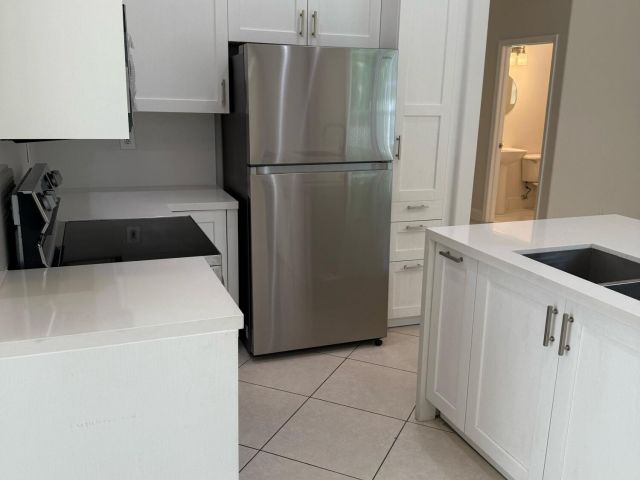 Дом в аренду по адресу 5076 SW 38th Way - фото 6275038