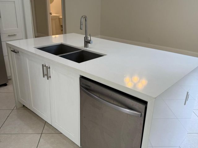 Дом в аренду по адресу 5076 SW 38th Way - фото 6275039